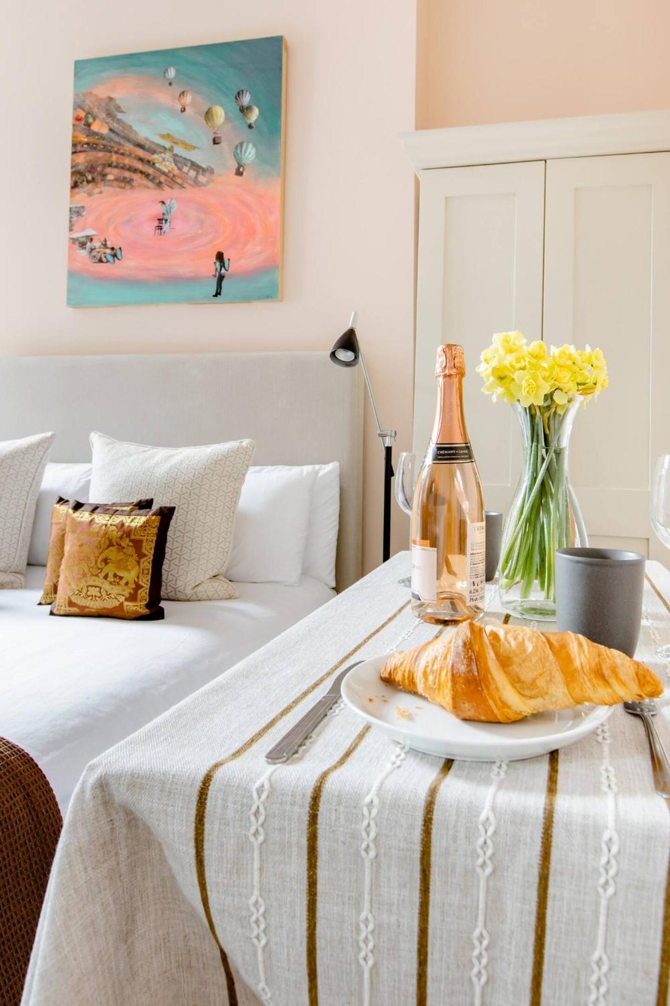 Luxury King-Bed Ensuite With Quiet Private Patio Лондон Экстерьер фото
